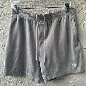 ALO Yoga Conquer Performance Shorts - Medium